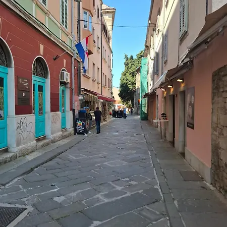 Apartment Old Town Candler Pula