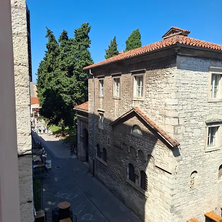 Апартаменты Old Town Candler *