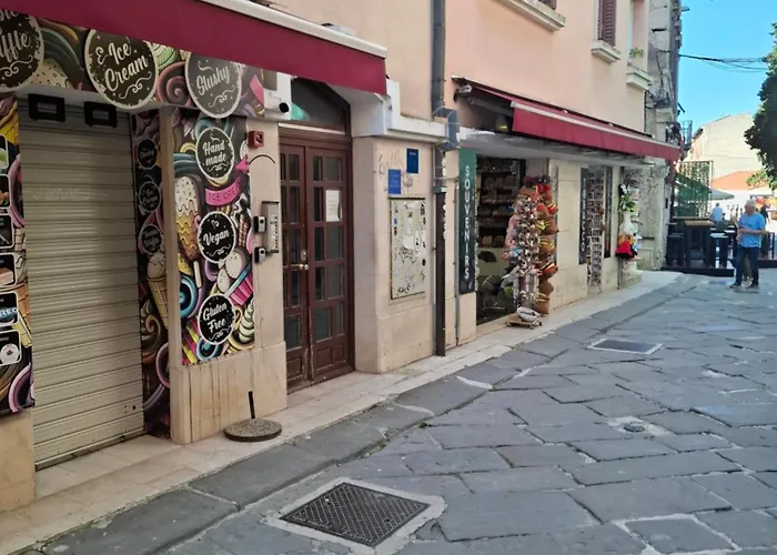 Old Town Candler * Pula